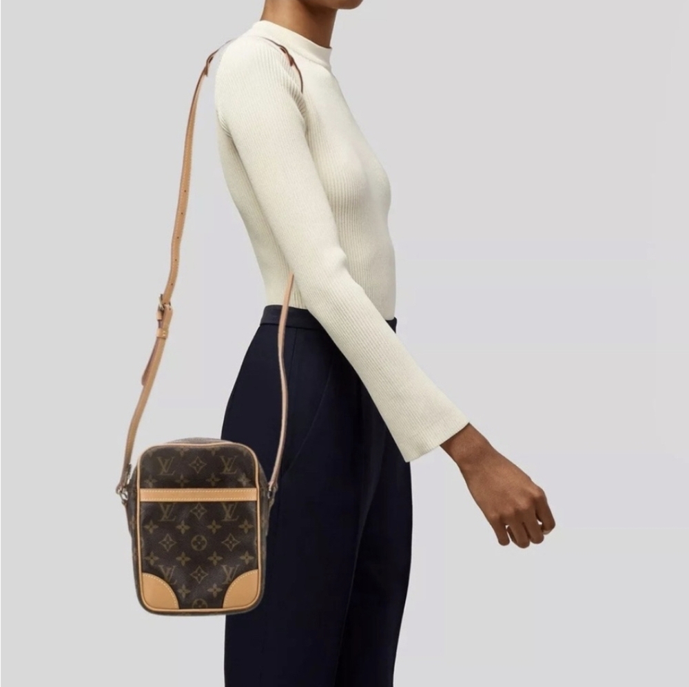 Vintage LV Danube Crossbody EUC